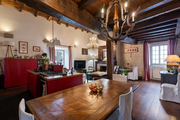 Maison à vendre 14 pièces (64)