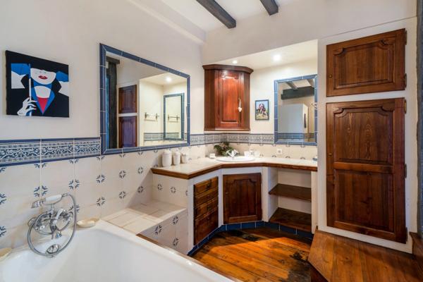 Maison à vendre 14 pièces (64)