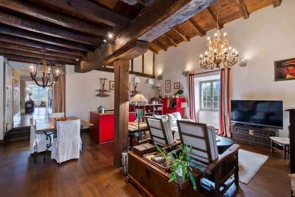 Maison à vendre 14 pièces (64)