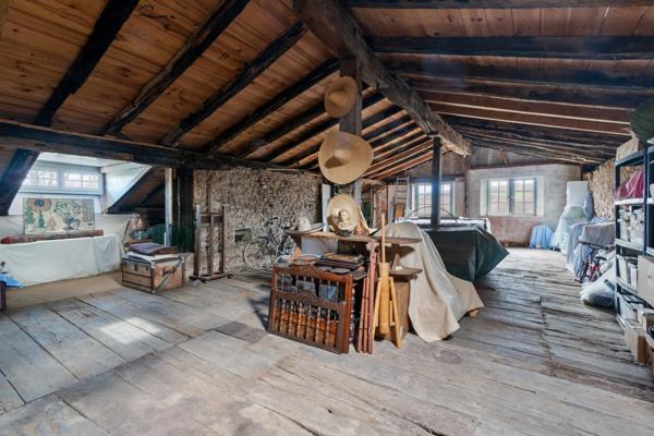 Maison à vendre 14 pièces (64)