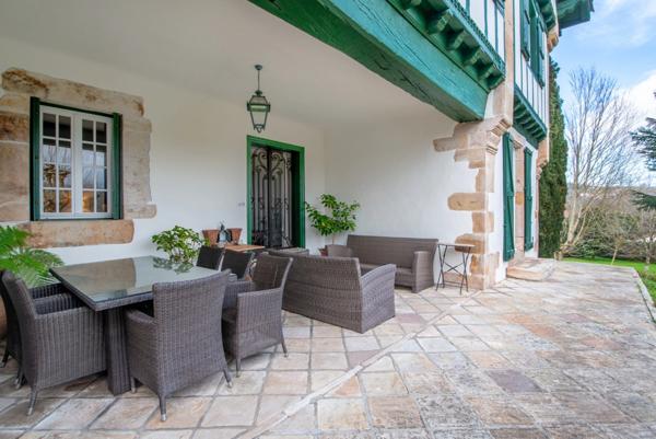 Maison à vendre 14 pièces (64)