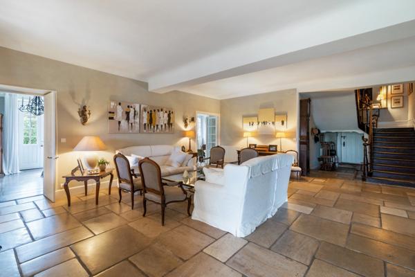 Maison à vendre 14 pièces (64)