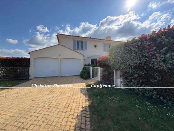 VILLA D’EXCEPTION 4 chambres avec piscine privée dans un domaine sécurisé (85) COËX