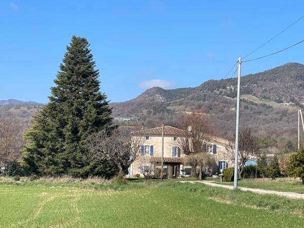 Très belle ferme provençale dans un écrin de verdure exceptionnel