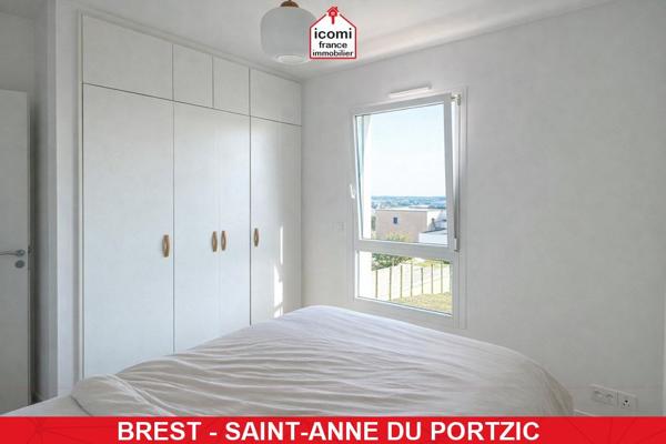 A VENDRE - MAISON - DE 2025 - SECTEUR CALME - VUE DEGAGEE - 3 CHAMBRES POSSIBLE 4 - STATIONNEMENT SUR LA PROPRIETE - GARAGE A VELOS - TERRAIN CLOS - TERRASSE DE 46 M²