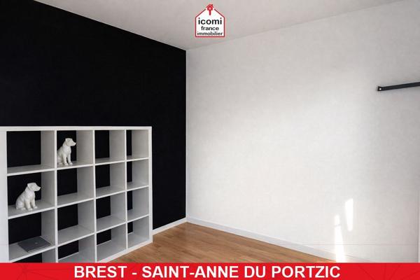 A VENDRE - MAISON - DE 2025 - SECTEUR CALME - VUE DEGAGEE - 3 CHAMBRES POSSIBLE 4 - STATIONNEMENT SUR LA PROPRIETE - GARAGE A VELOS - TERRAIN CLOS - TERRASSE DE 46 M²