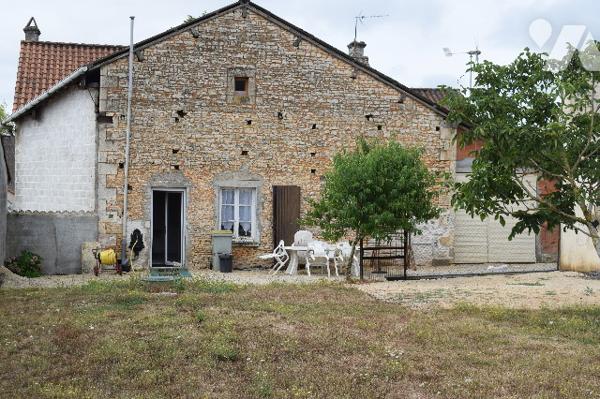 MAISON SITUEE A TAIZE AIZIE