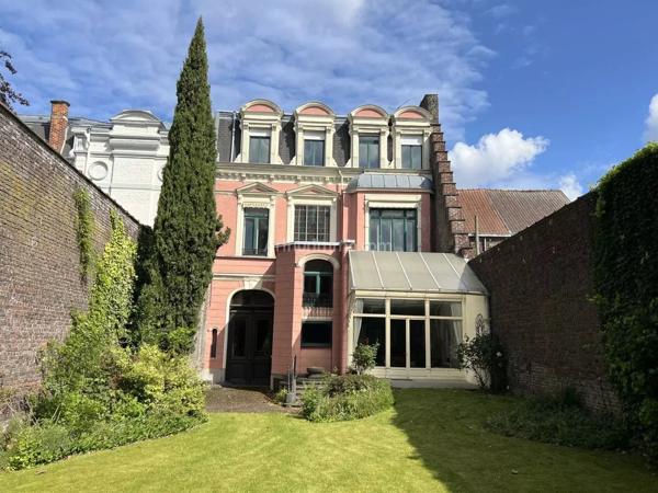 Vente                                                      Propriété
                        
                     11 pièces                      385 m2                     à Roubaix