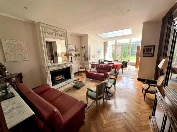 Vente                                                      Propriété
                        
                     11 pièces                      385 m2                     à Roubaix