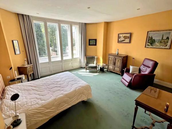 Vente                                                      Propriété
                        
                     11 pièces                      385 m2                     à Roubaix