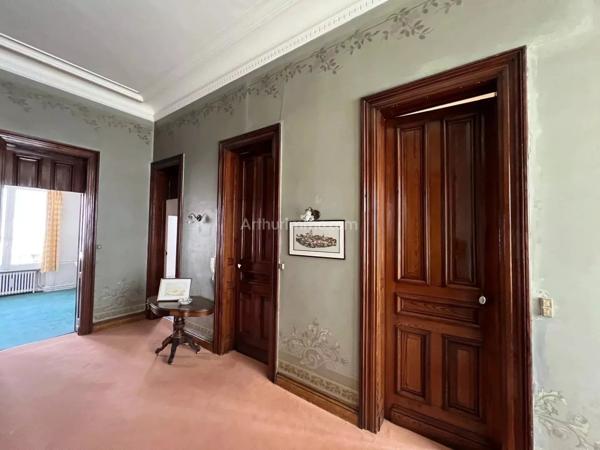Vente                                                      Propriété
                        
                     11 pièces                      385 m2                     à Roubaix