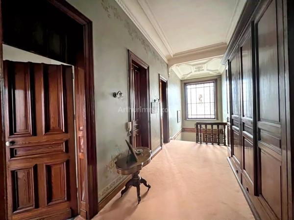 Vente                                                      Propriété
                        
                     11 pièces                      385 m2                     à Roubaix