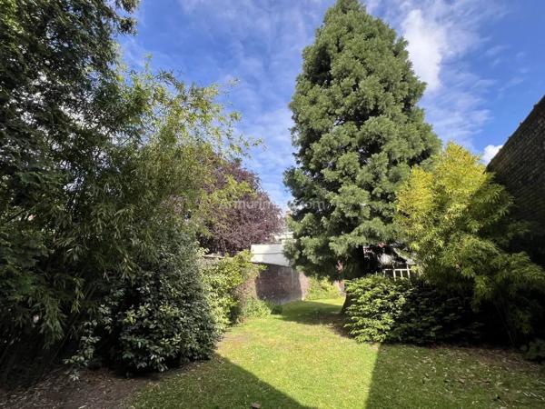 Vente                                                      Propriété
                        
                     11 pièces                      385 m2                     à Roubaix