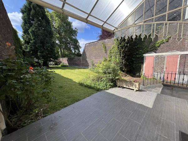 Vente                                                      Propriété
                        
                     11 pièces                      385 m2                     à Roubaix