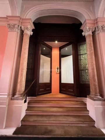 Vente                                                      Propriété
                        
                     11 pièces                      385 m2                     à Roubaix