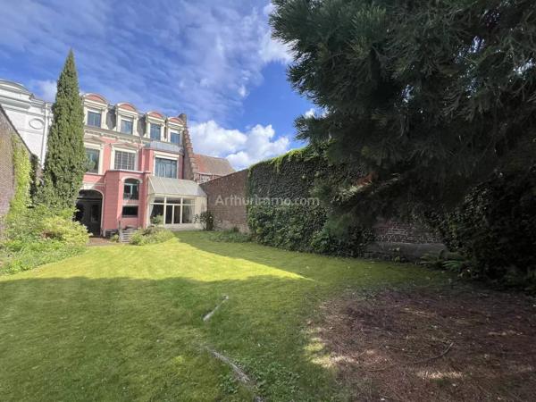 Vente                                                      Propriété
                        
                     11 pièces                      385 m2                     à Roubaix
