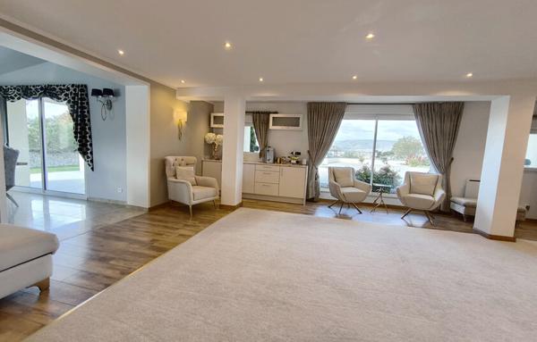 Maison de 270 m²