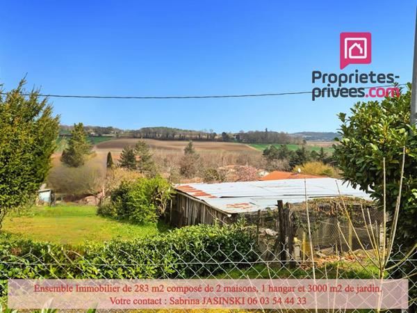 Ensemble immobilier, deux maisons, double garage et grand jardin