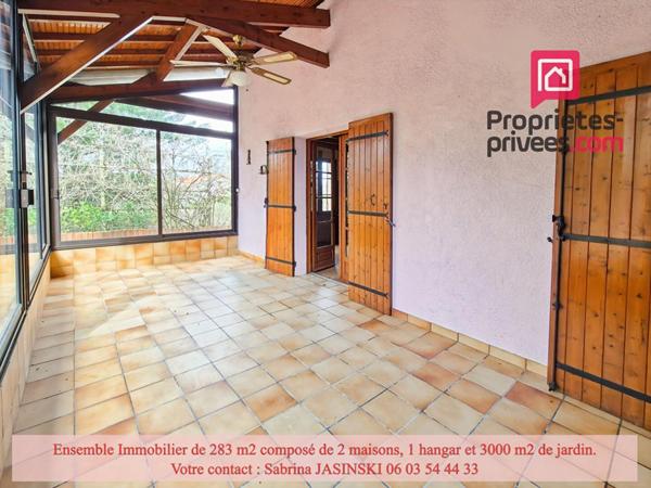 Ensemble immobilier, deux maisons, double garage et grand jardin