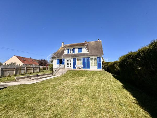Francis bricout BSK immobilier vous propose à la vente ce beau pavillon des années 70, située à quelques enjambées d'Estrées saint Denis.
Sa pompe à chaleur et son ballon thermodynamique en fait une valeur sure pour vos futures factures de chauffage.
Il se compose d’une entée avec un couloir desservant une cuisine équipée et aménagée, un double séjour très lumineux avec cheminée insert, deux belles chambres, une salle de bain et un WC indépendant.
A l'étage une belle chambre et un grand grenier aménageable en deux chambres et une salle d'eau-WC.
Au sous-sol un grand garage, deux pièces dont une grande et une chaufferie 
Le tout sur 1174 m² de terrain clos.
Maison en retrait de rue avec la possibilité de garer 4 voitures dans l’allée.
Rouvillers est une commune située à 69 km au nord de Paris, 38 km à l'est de Beauvais, 16 km à l'ouest de Compiègne et à 54 km au sud d'Amiens.
L'aéroport de Beauvais-Tillé se trouve à 36 km à l'ouest[] et l'aéroport de Paris-Charles-de-Gaulle se situe à 50 km au sud[]. 
Votre agent commercial BSK Immobilier, Francis BRICOUT (EI) inscrit au RCS de COMPIEGNE (60) n° 909 770 273.