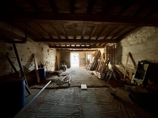 Grange à Rénover de 360M2 au coeur d'un village près de Beaumont-de-Lomagne (82)