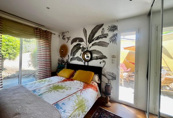 A VENDRE UNE MAISON DE TYPE 4  DE 170 M2  ET UNE MAISON DE 100 m2 SUR 3000 M2 DE TERRAIN PISCINE 20000 AJACCIO