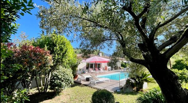 A VENDRE UNE MAISON DE TYPE 4  DE 170 M2  ET UNE MAISON DE 100 m2 SUR 3000 M2 DE TERRAIN PISCINE 20000 AJACCIO