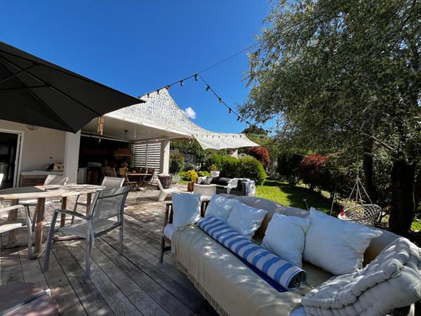 A VENDRE UNE MAISON DE TYPE 4  DE 170 M2  ET UNE MAISON DE 100 m2 SUR 3000 M2 DE TERRAIN PISCINE 20000 AJACCIO