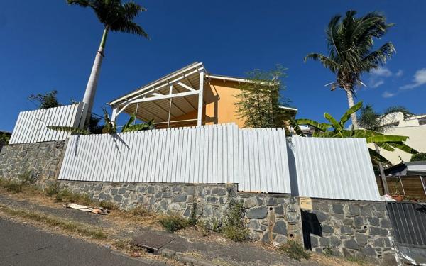 Immeuble à vendre    8 pièces •  Koungou