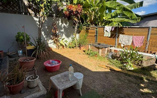 Immeuble à vendre    8 pièces •  Koungou