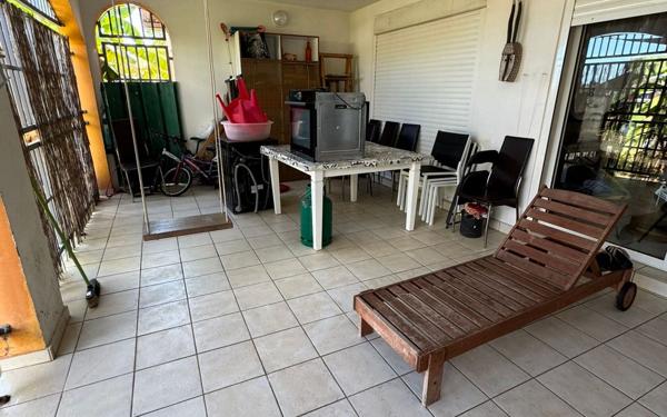 Immeuble à vendre    8 pièces •  Koungou