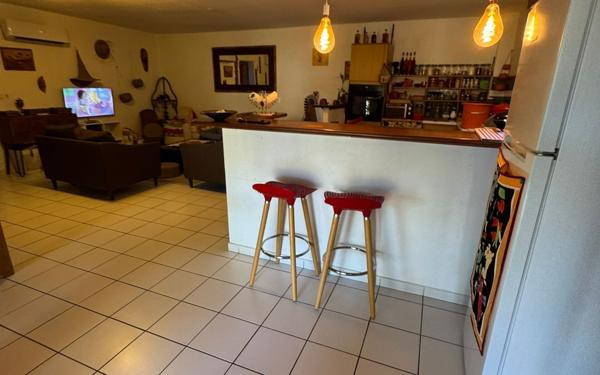 Immeuble à vendre    8 pièces •  Koungou