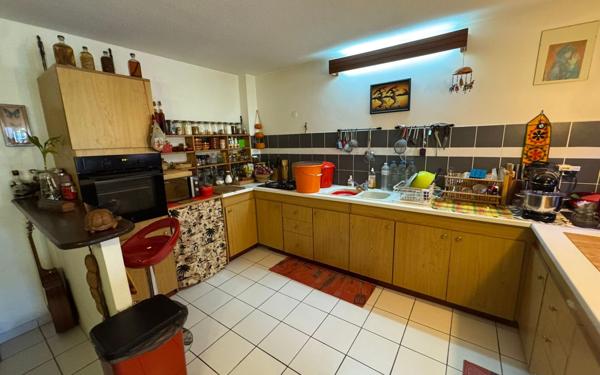 Immeuble à vendre    8 pièces •  Koungou