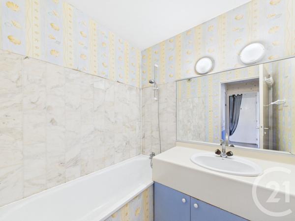 Appartement F2 Bis à vendre  2 pièces - 64,43 m2 TRAPPES - 78