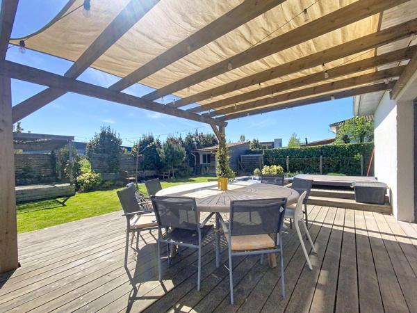 Ambarès centre - Maison 3 chambres rénovée, garage et jardin paysagé