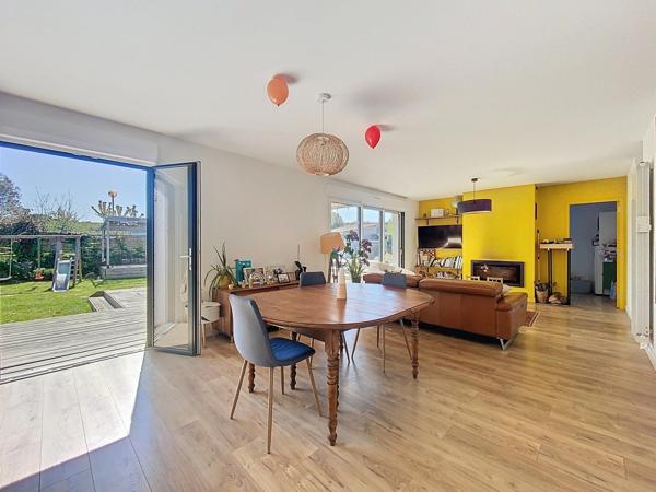 Ambarès centre - Maison 3 chambres rénovée, garage et jardin paysagé