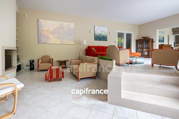 AUX PORTES DU MANS - SPLENDIDE VILLA DE 230m2 AVEC PISCINE