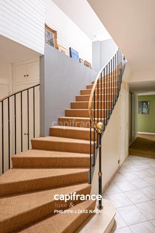 AUX PORTES DU MANS - SPLENDIDE VILLA DE 230m2 AVEC PISCINE