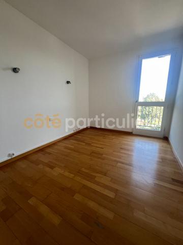 Vente
                Appartement63 m² - 3 Pièces -
                    TARBES (65000)