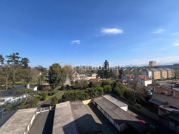 Vente
                Appartement63 m² - 3 Pièces -
                    TARBES (65000)
