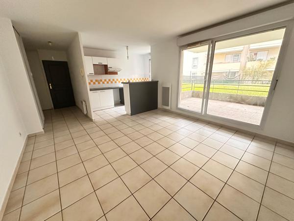T3 RENOVE AVEC TERRASSE PLACE DE PARKING ET PISCINE ...