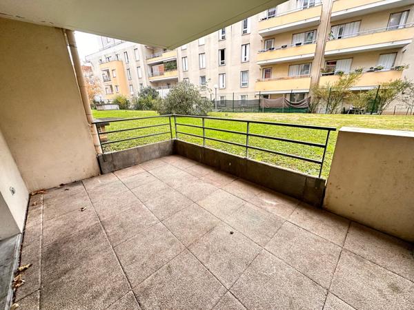 T3 RENOVE AVEC TERRASSE PLACE DE PARKING ET PISCINE ...