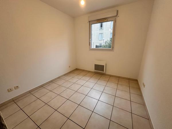 T3 RENOVE AVEC TERRASSE PLACE DE PARKING ET PISCINE ...