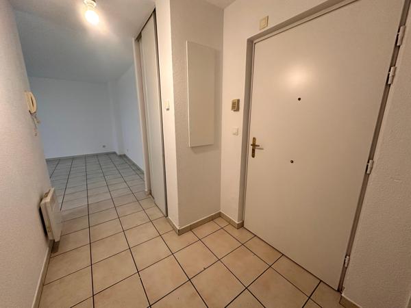 T3 RENOVE AVEC TERRASSE PLACE DE PARKING ET PISCINE ...
