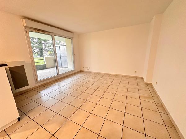 T3 RENOVE AVEC TERRASSE PLACE DE PARKING ET PISCINE ...