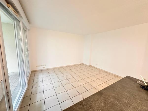 T3 RENOVE AVEC TERRASSE PLACE DE PARKING ET PISCINE ...