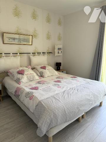 A VENDRE-LONGERE EN PIERRES THEIX NOYALO-1900 m2 de terrain