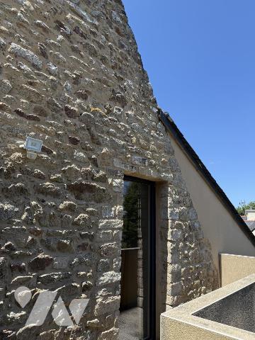 A VENDRE-LONGERE EN PIERRES THEIX NOYALO-1900 m2 de terrain