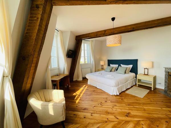 Bayonne centre-appartement T6 de 150m²-avec ascenseur au dernière étage, vue exceptionnelle dégagé sur l'Adour, plus une chambre indépendante de 19m².