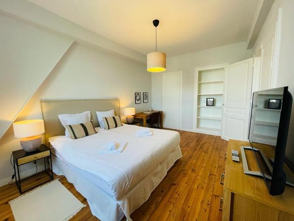 Bayonne centre-appartement T6 de 150m²-avec ascenseur au dernière étage, vue exceptionnelle dégagé sur l'Adour, plus une chambre indépendante de 19m².